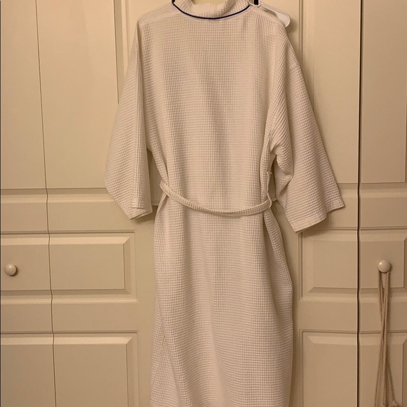 Celebrity cruises white robe - Picture 3 of 3